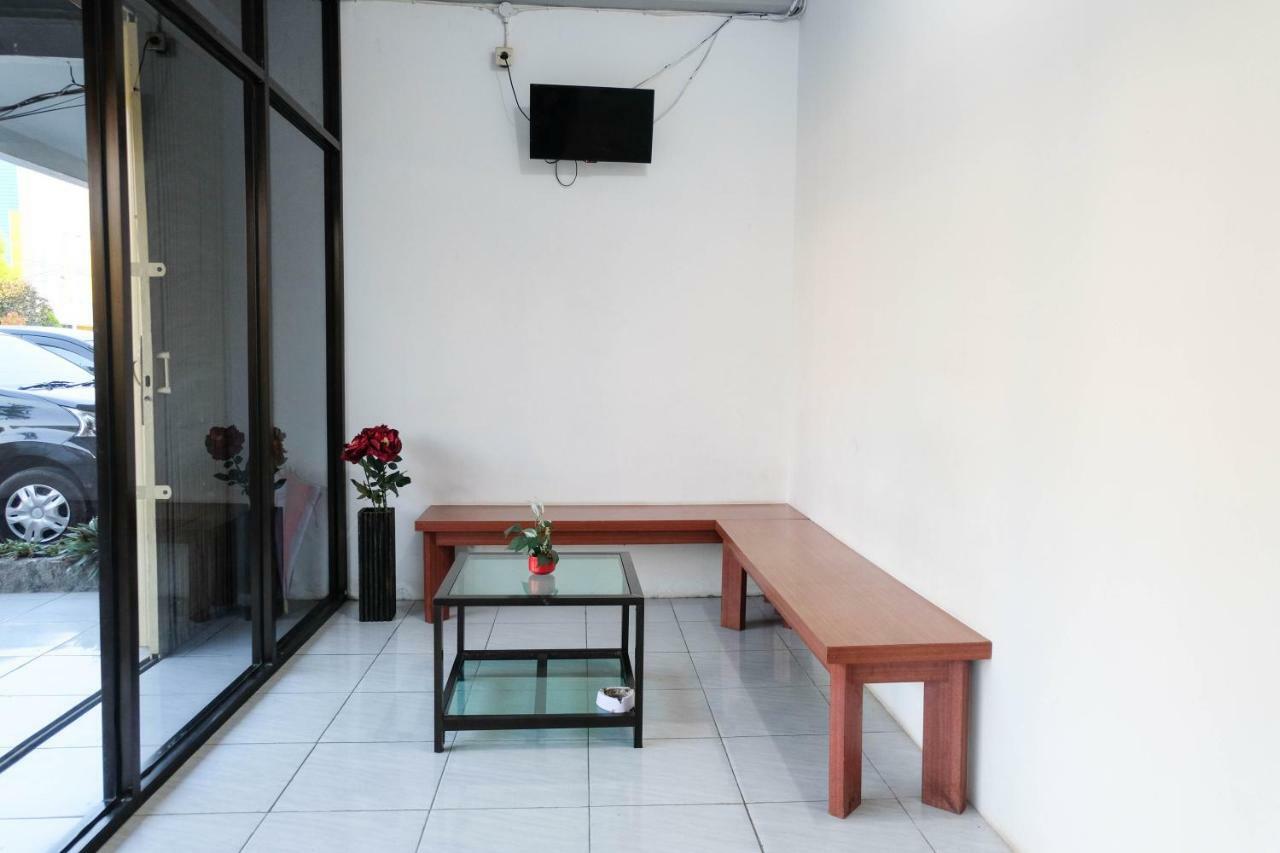 Reddoorz Near Ahmad Yani Airport 3 Hotel Semarang Exterior foto