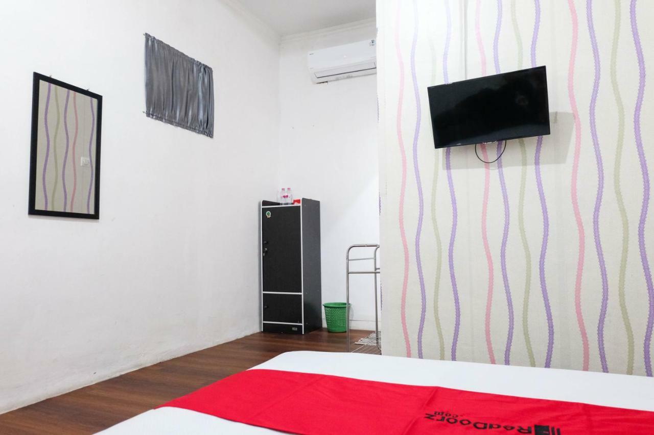 Reddoorz Near Ahmad Yani Airport 3 Hotel Semarang Exterior foto