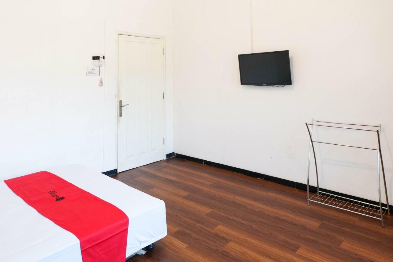 Reddoorz Near Ahmad Yani Airport 3 Hotel Semarang Exterior foto