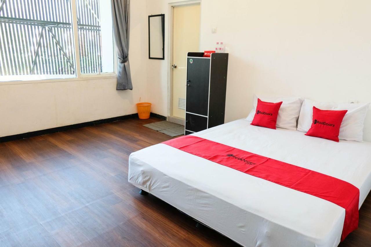 Reddoorz Near Ahmad Yani Airport 3 Hotel Semarang Exterior foto
