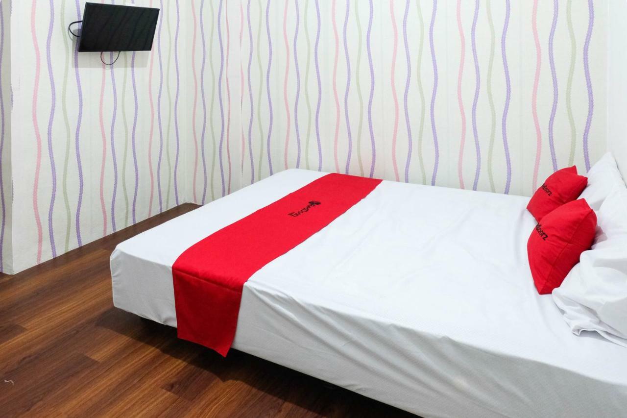 Reddoorz Near Ahmad Yani Airport 3 Hotel Semarang Exterior foto
