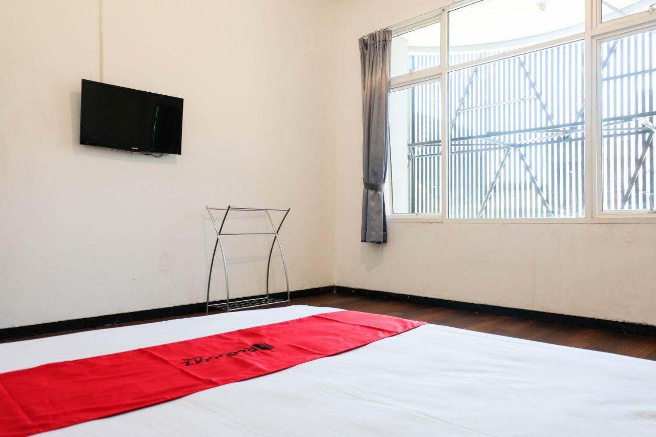 Reddoorz Near Ahmad Yani Airport 3 Hotel Semarang Exterior foto