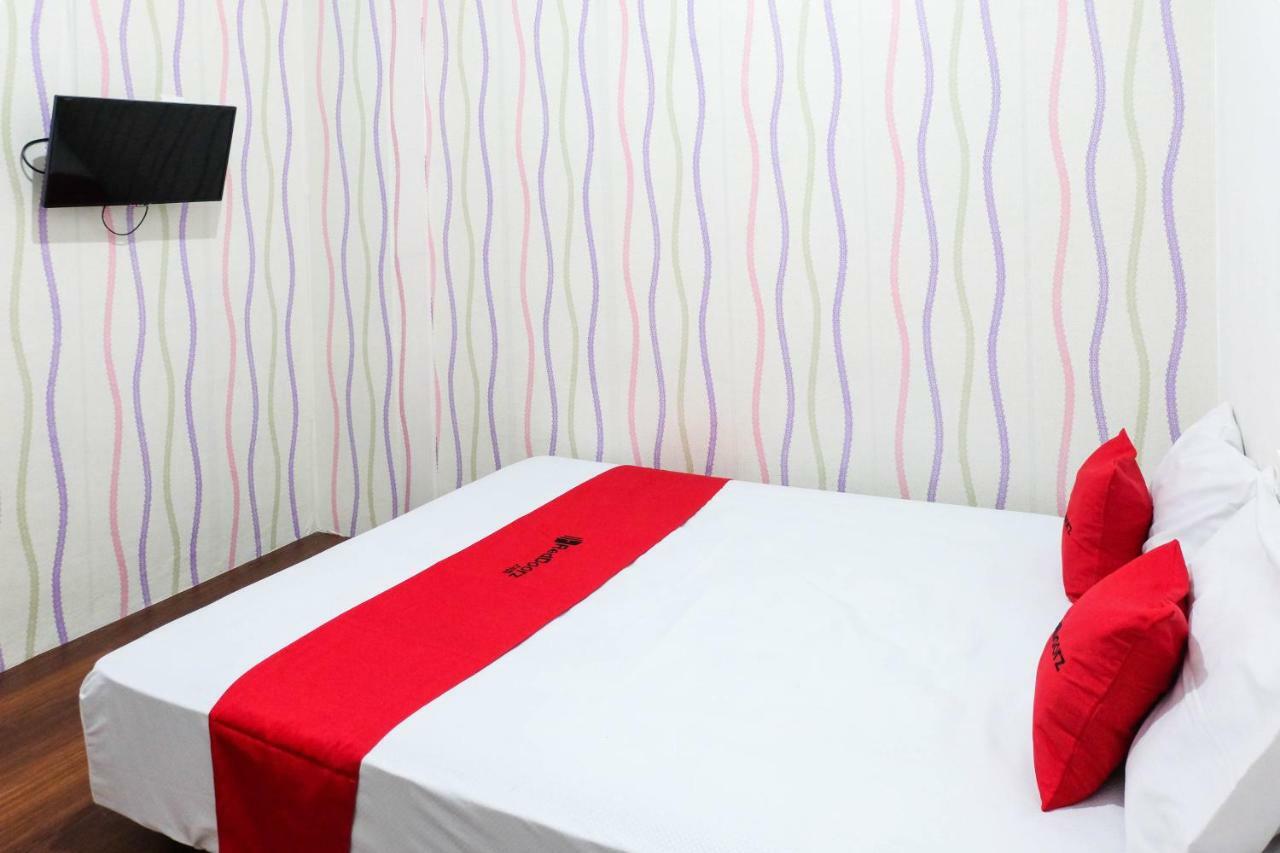 Reddoorz Near Ahmad Yani Airport 3 Hotel Semarang Exterior foto