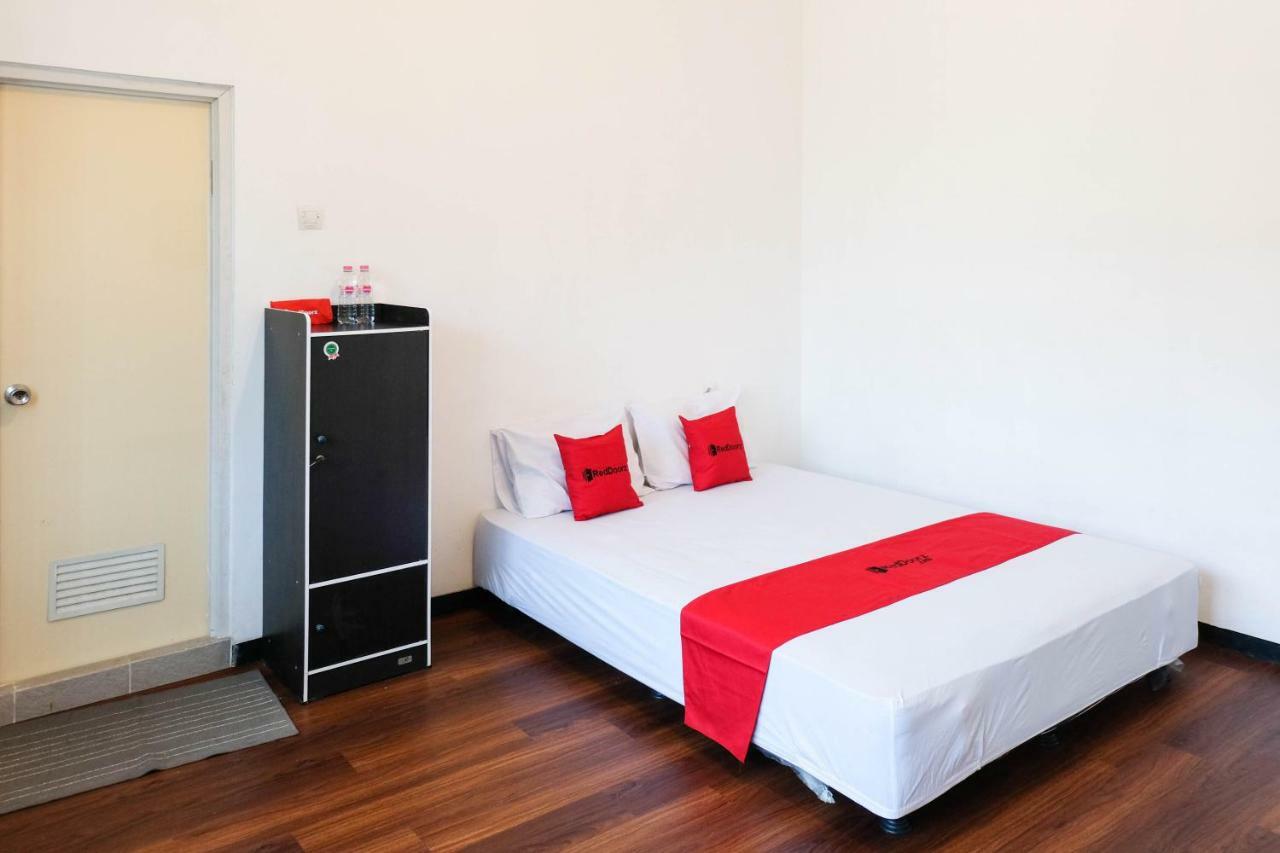 Reddoorz Near Ahmad Yani Airport 3 Hotel Semarang Exterior foto