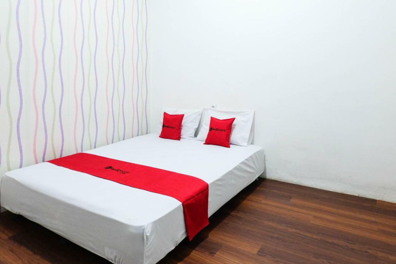Reddoorz Near Ahmad Yani Airport 3 Hotel Semarang Exterior foto